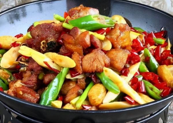 今年氣溫提前下降,孩子吃乾鍋菜,可以禦寒保暖 今年氣溫提前下降,孩子吃乾鍋菜,可以禦寒保暖