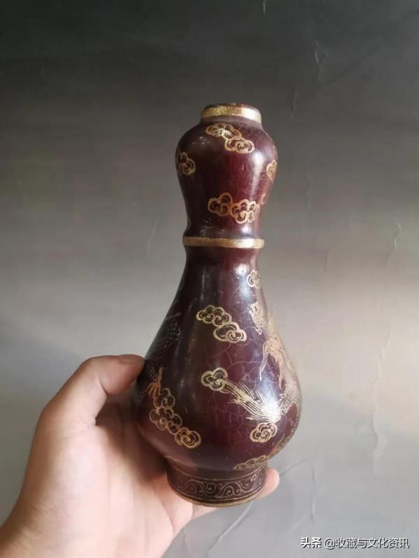 民國木胎漆器雲龍蒜頭瓶鑑賞