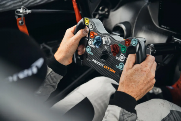 讓GT3賽車解除束縛會發生什麼事？就由邁凱倫720S GT3X解答吧