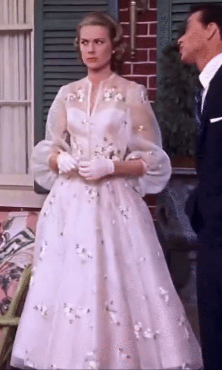 赫本和格蕾絲·凱利造型全方位對比:從銀幕穿搭到私服,你pick誰 赫本和格蕾絲·凱利造型全方位對比:從銀幕穿搭到私服,你pick誰