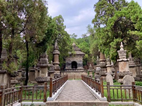 遊靈巖大佛山景區 遊靈巖大佛山景區