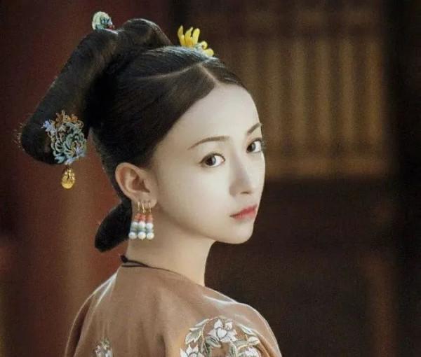 面目猙獰、嘶吼、搖頭晃腦，這些演員把感人的哭戲硬是演成了喜劇