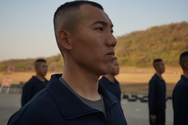 文弱書生的手上長出老繭，運動健將的理論知識考了87分，新兵營讓他們文武雙全