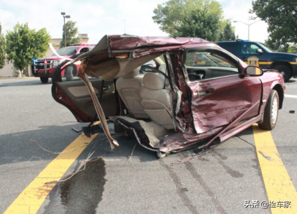 市面僅存兩位數，5萬塊買這輛沃爾沃C30值嗎？賣家：加個好友