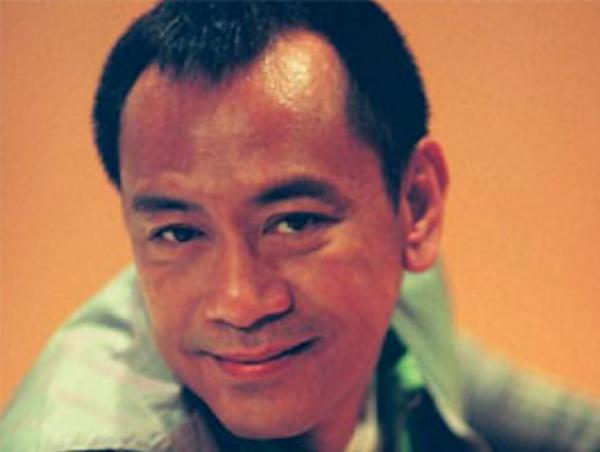 2002年羅文去世,劉鑾雄現身葬禮討債100萬,而張國榮卻為何缺席 2002年羅文去世,劉鑾雄現身葬禮討債100萬,而張國榮卻為何缺席