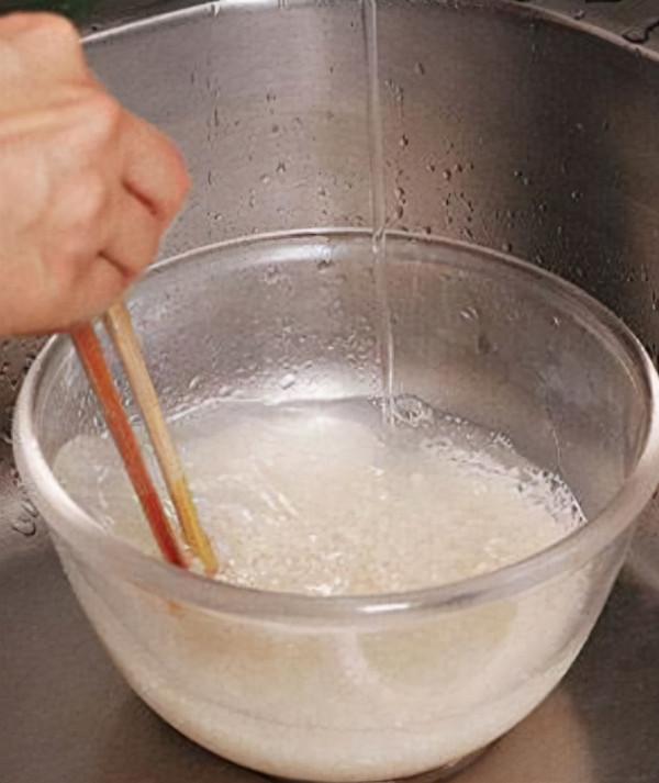 澆花就用這2種“水”，土壤成“軟蛋糕”，葉片更油綠，花開更多