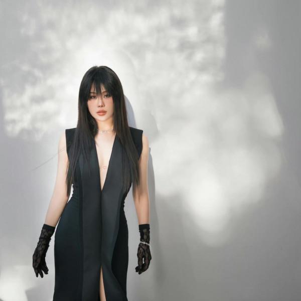 GQ走秀：熱依扎帥氣利落，熱巴藍玫瑰扮相顯得很有故事