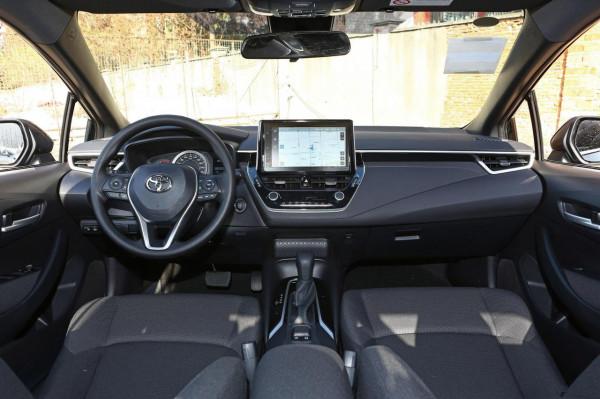 新車&vert;油耗低至4&period;1升&sol;100公里，駕駛感受輕快！試駕2022款雷凌雙擎