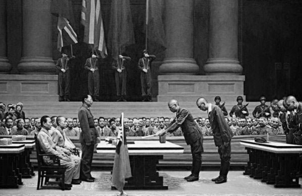 日本投降，士兵回國後，妻子是用什麼方式迎接的？