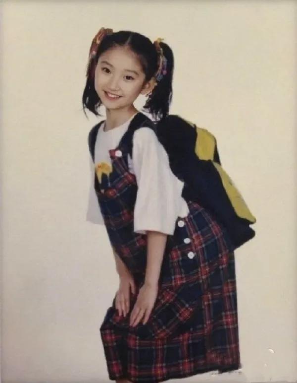 17位女星童年照,你能認出來誰?有人從小美到大,有人女大十八變 17位女星童年照,你能認出來誰?有人從小美到大,有人女大十八變