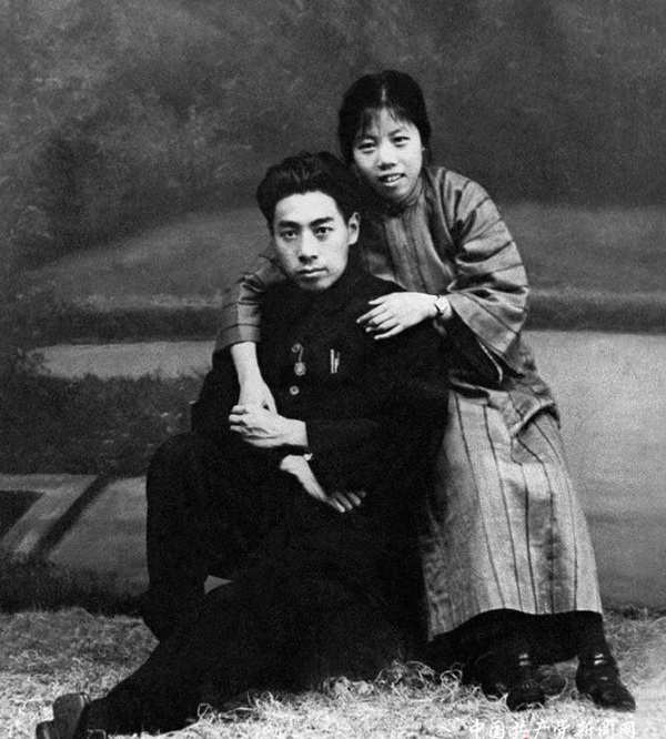 胡宗南邀請周總理出席酒會，打算將其灌醉，周總理的應對相當高明