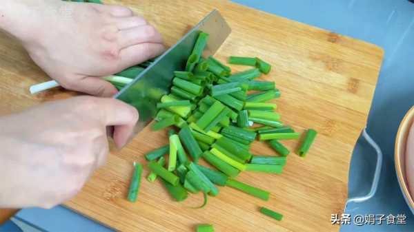 豬肉餃子好吃有竅門,調餡多加這一步,比餃子館的好吃,又鮮又香 豬肉餃子好吃有竅門,調餡多加這一步,比餃子館的好吃,又鮮又香