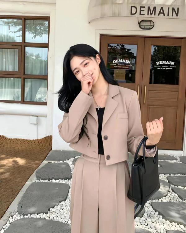 早春的第一件薄外套！小個子照著這樣穿，顯高又氣質