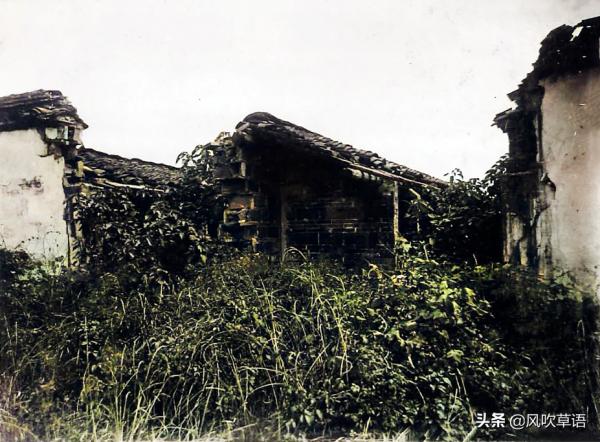1911年的南京古城，鼓樓前有兵丁把守，江南貢院破爛不堪