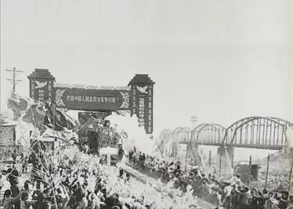 51年彭德懷強闖主席臥室,還在周總理面前拍桌子,究竟所為何事? 51年彭德懷強闖主席臥室,還在周總理面前拍桌子,究竟所為何事?