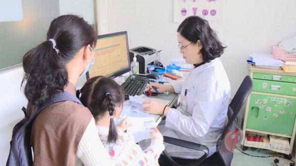 5歲男孩挖鼻孔,竟把臉挖腫…醫生提醒:臉上這部位別亂碰 5歲男孩挖鼻孔,竟把臉挖腫…醫生提醒:臉上這部位別亂碰