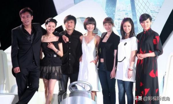 高圓圓11年前工作照曝光，造型太野引發熱議，清純人裝置受質疑