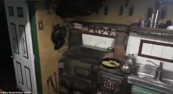 加拿大夫婦逃離城市到鄉下蓋房生娃,生活清苦但也過得美滋滋 加拿大夫婦逃離城市到鄉下蓋房生娃,生活清苦但也過得美滋滋