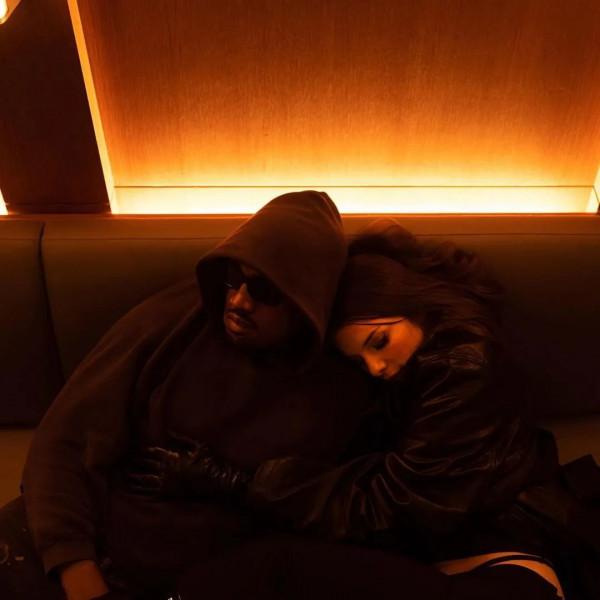 潮流 | YE與Julia約會送一屋子衣服；iPhone 14 Pro據稱為無劉海設計