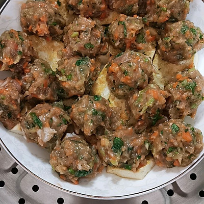 丸美蒸功腐（豆腐鋪墊+葷素丸子+只蒸不炒=完美）