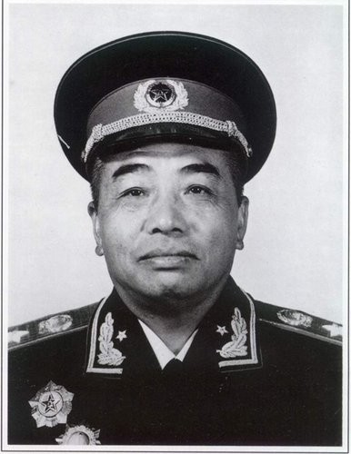 開國少將鄭國仲離家18年，1947年返鄉探親時，老母親：長官您找誰