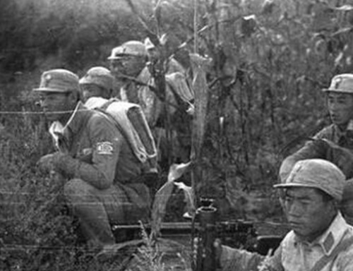 鄧小平沒上過軍事學校,卻指揮千軍萬馬,劉伯承:他打仗不講規矩 鄧小平沒上過軍事學校,卻指揮千軍萬馬,劉伯承:他打仗不講規矩