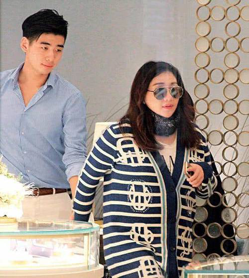 財力不敵何家卻姐弟戀、閃婚,賭王家還陪嫁14億,辛奇隆憑什麼? 財力不敵何家卻姐弟戀、閃婚,賭王家還陪嫁14億,辛奇隆憑什麼?