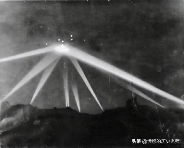 珍貴老照片：土八路的土、鄧麗君的吻照、美國禁止公開的UFO照