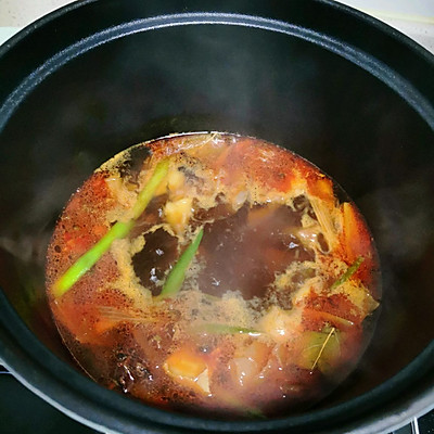 超詳細配料的秘製香辣牛肉麵（1人份）