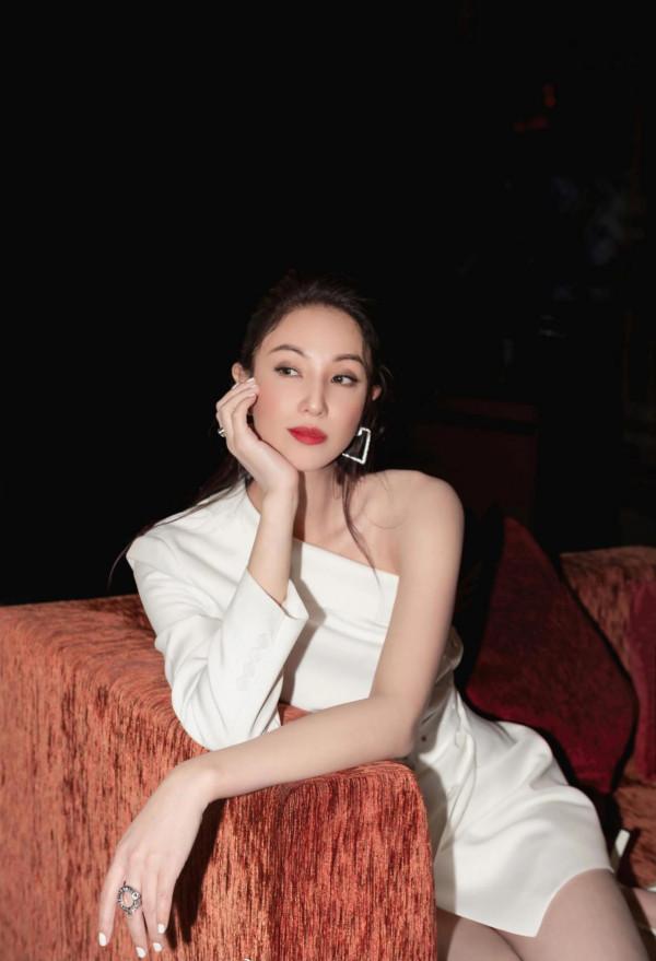 鄭希怡 ​​​美圖寫真集