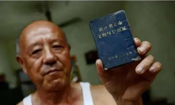 守墓人鄭榮良：40年提柴刀守護古墓，墓中36顆金頭引來無數盜墓賊