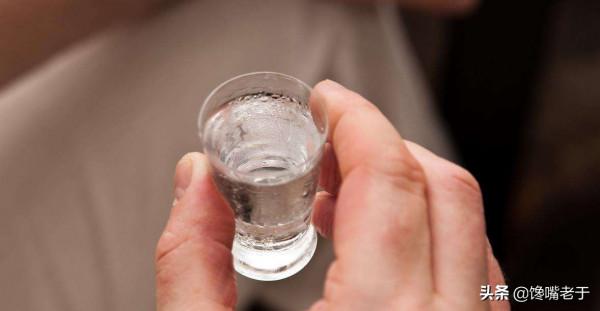 酒桌上請客，山東人都用什麼酒？茅臺並非首選，這8種酒很受歡迎