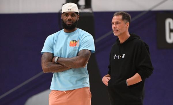 5年1億,達成協議!湖人迎新夥伴,詹姆斯做出表態,新援也遭調侃 5年1億,達成協議!湖人迎新夥伴,詹姆斯做出表態,新援也遭調侃