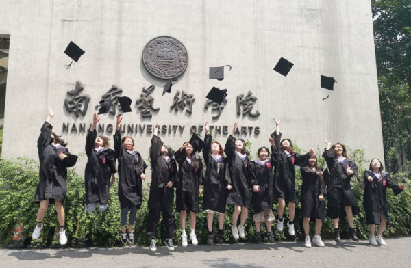 南藝女大學生期末考試，有顏有才有氣質，評論區卻化身&OpenCurlyDoubleQuote;檸檬精&rdquo;