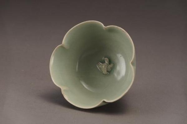 「每日瑰寶」青釉花口杯及盞託(一組) 「每日瑰寶」青釉花口杯及盞託(一組)