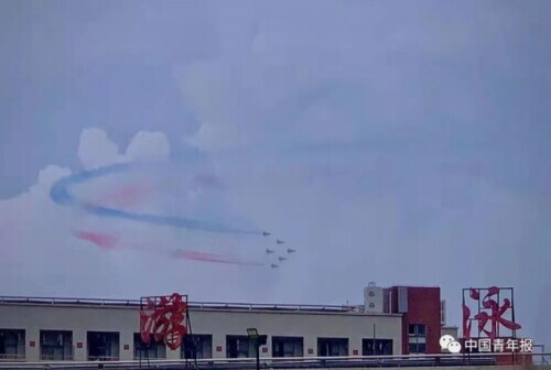 羨慕！這所高校太“凡爾賽”，抬頭就見殲-20