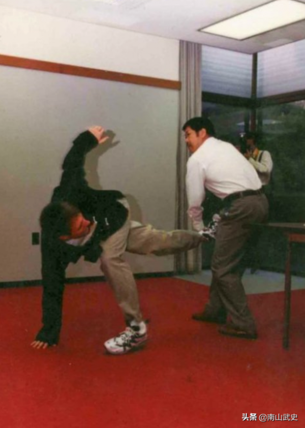 論高光大的實戰能力,曾1招制服400磅搏擊手,當過長春武警隊教練 論高光大的實戰能力,曾1招制服400磅搏擊手,當過長春武警隊教練