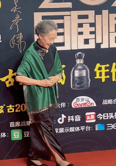 單人照美如畫,群戲卻總遭遇豔壓,這7位女星,顏值被高估得厲害 單人照美如畫,群戲卻總遭遇豔壓,這7位女星,顏值被高估得厲害