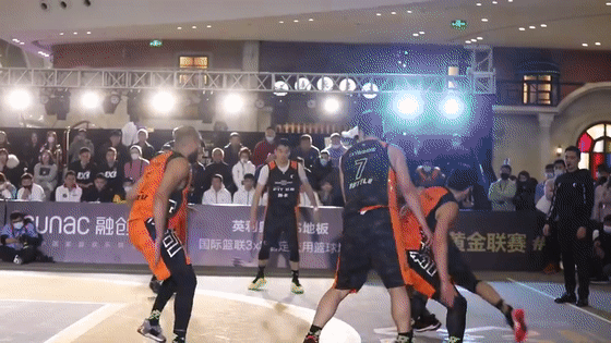 生吃王哲林！一個人扛起球隊！不愧是野球界第一分衛，太硬了...