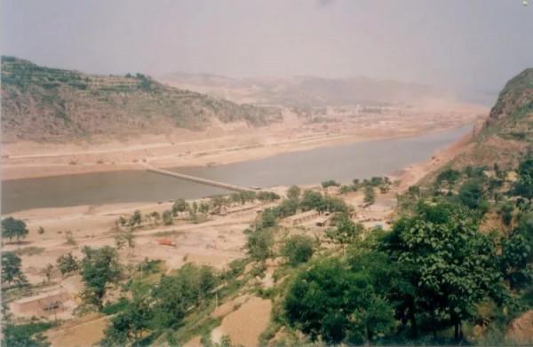 1979年一老人找到蘭州軍區,上將肖華激動地抱住他:你怎麼才來啊 1979年一老人找到蘭州軍區,上將肖華激動地抱住他:你怎麼才來啊