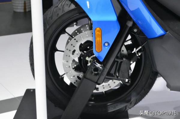 重慶摩博會回顧丨隆鑫350T大踏板亮相 濃濃的“寶馬血統”