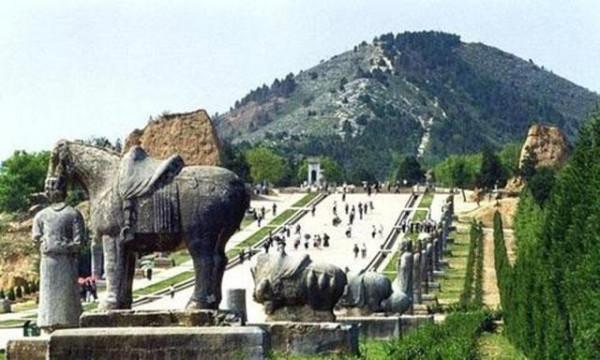 1960年，陝西發現武則天孫女墓，墓中一盜墓賊，金銀堆上枯坐千年