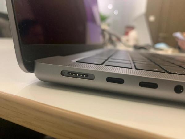 MacBook Pro2021 14寸磁吸充電口