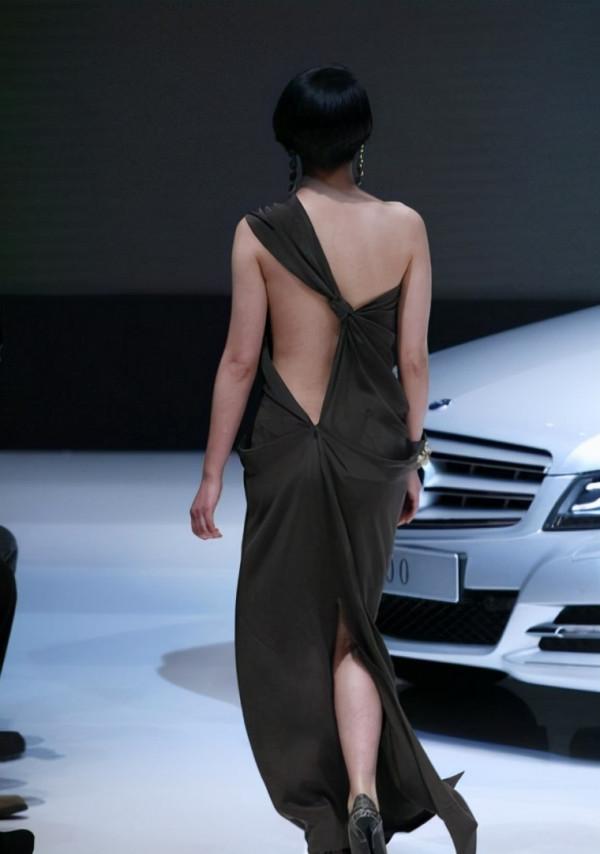 6位中年女星背影殺：年近半百仍似少女，胖一絲累贅、瘦一點沒味