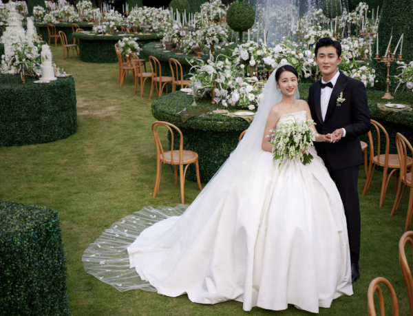 2021年娛樂圈8場唯美婚禮：俊男靚女羨煞旁人，兩對新人奉女成婚