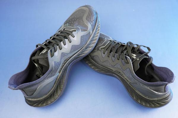 跑跳隨心，運動隨行，最懂我的運動好鞋--日常元素超臨界碳板鞋