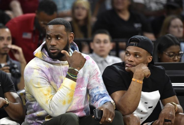 3訊息！湖人補強新計劃！西蒙斯1換7交易遭拒，威少詹姆斯首秀