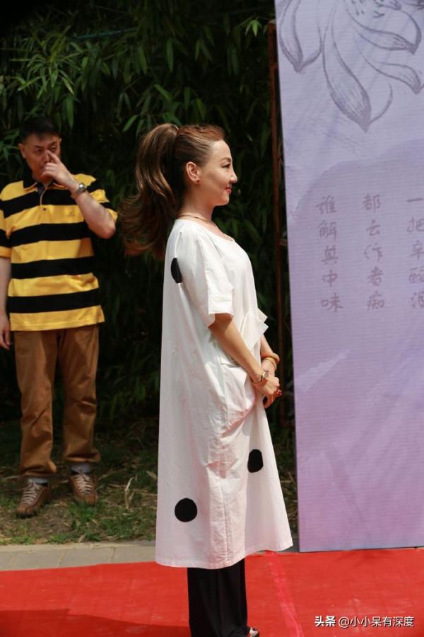 胡澤紅近況，她身材略有些發福，但依舊可以看出當年惜春的影子