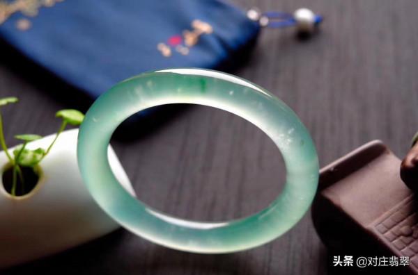 翡翠首飾如何區分性別?佩戴無性別款式的快樂你根本不懂 翡翠首飾如何區分性別?佩戴無性別款式的快樂你根本不懂