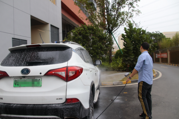 四年未使用的廚房,大掃除用掃地機真的不如用洗車機!又快又猛 四年未使用的廚房,大掃除用掃地機真的不如用洗車機!又快又猛